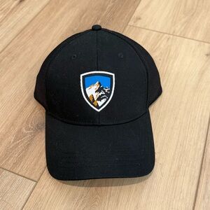 Kuhl NEW Black Baseball Cap with Mountain Logo Men’s Trucker Hat NWT Outdoor